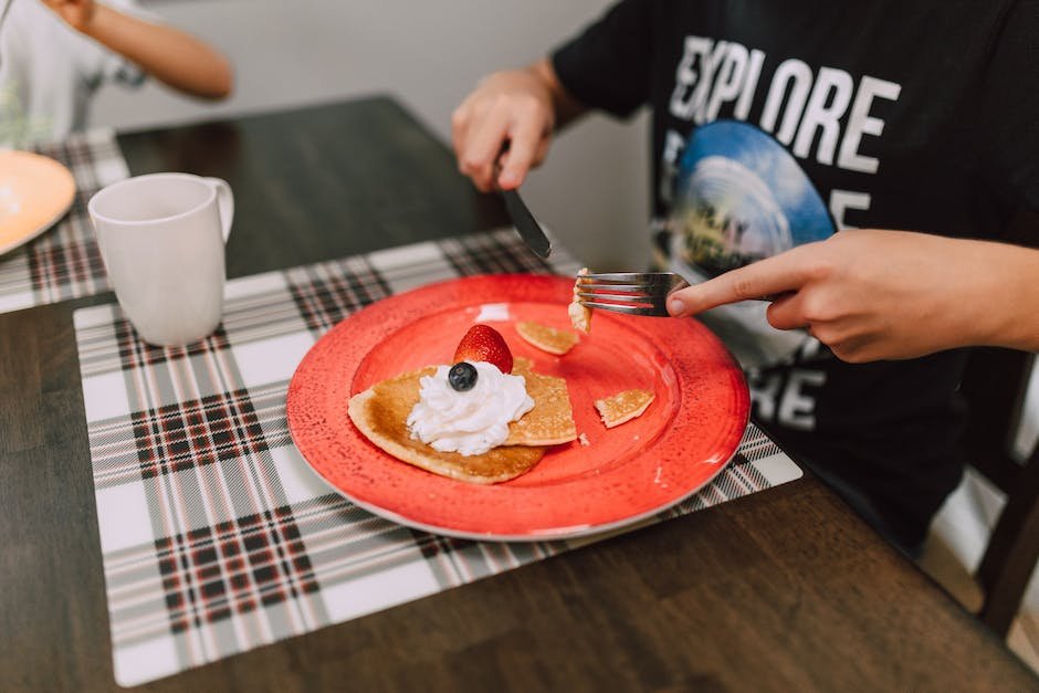 how to know when to flip a pancake