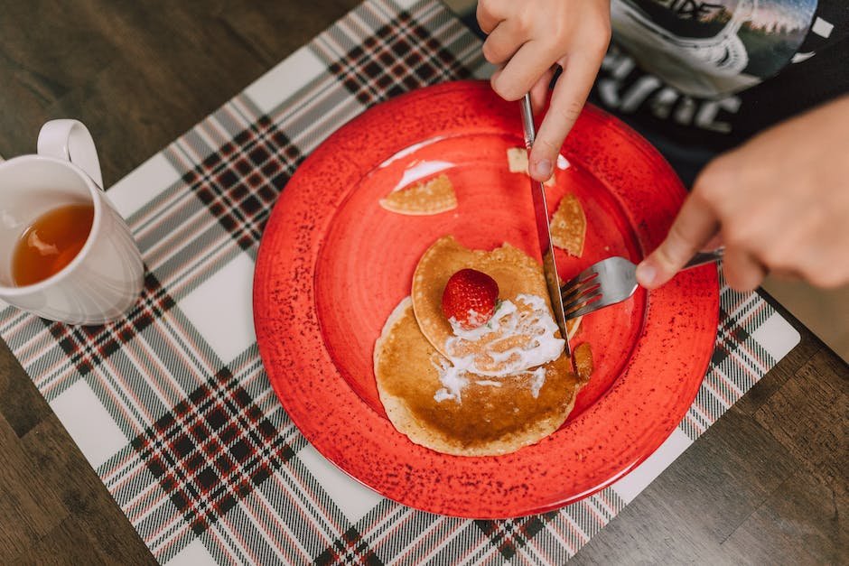 how to know when to flip a pancake