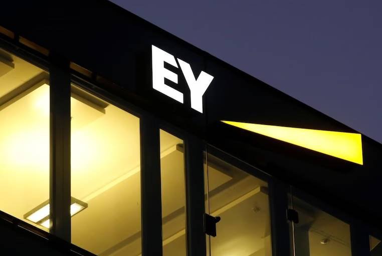 How Much Do EY Partners Make? Guide for Investors