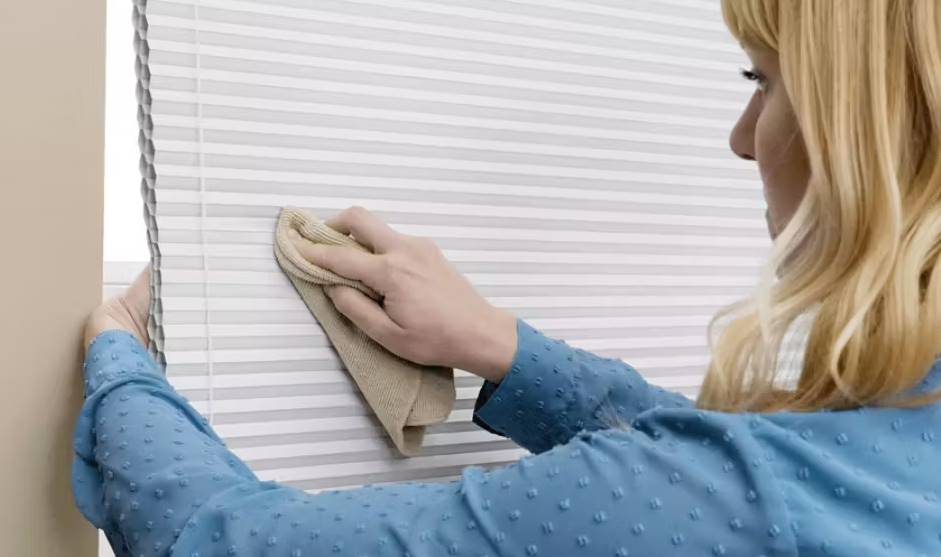 How to Clean Pleated Fabric Blinds