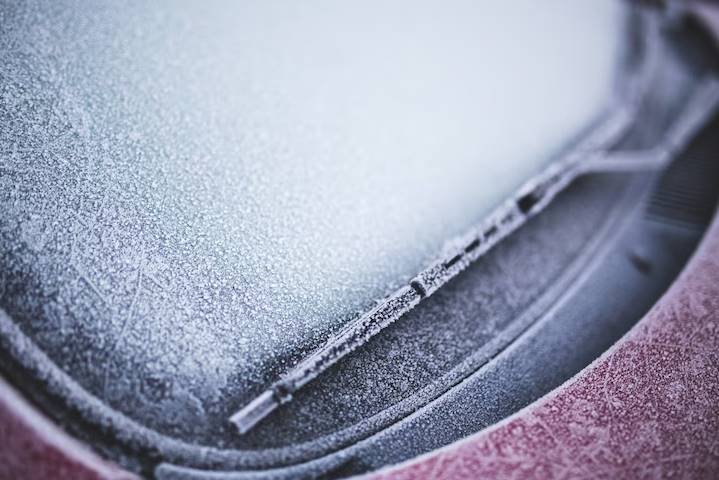 How to Use an Ice Scraper on Your Windshield