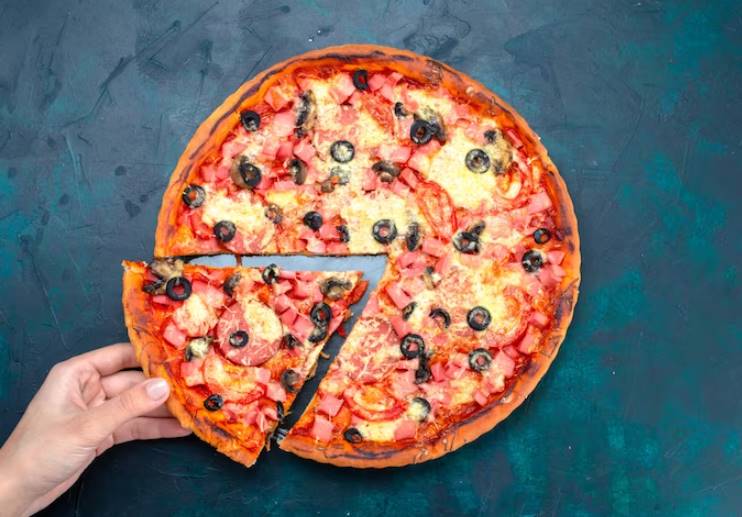 How to cut a Pizza without a Pizza Cutter