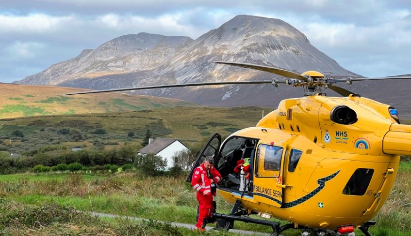 Helicopter delivers 4G masts to remote island in Scotland