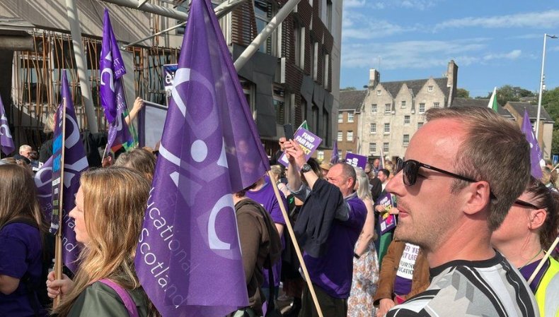 College support staff in Scotland strike over pay and job cuts