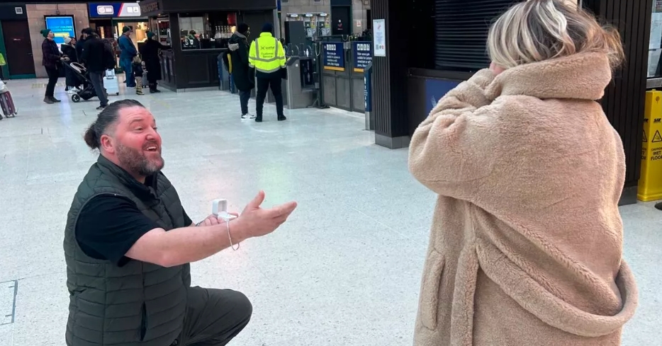 A Romantic Proposal at Glasgow Central Station