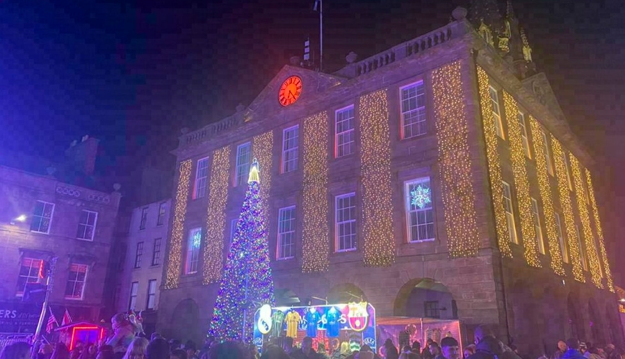 Montrose residents outraged by repeated vandalism of charity Christmas tree