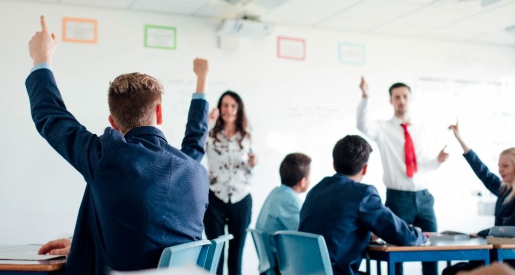 Scottish teachers quit in record numbers amid pay dispute