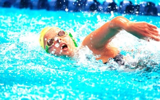 scottish australian swimmer andy donaldson manhattan island record