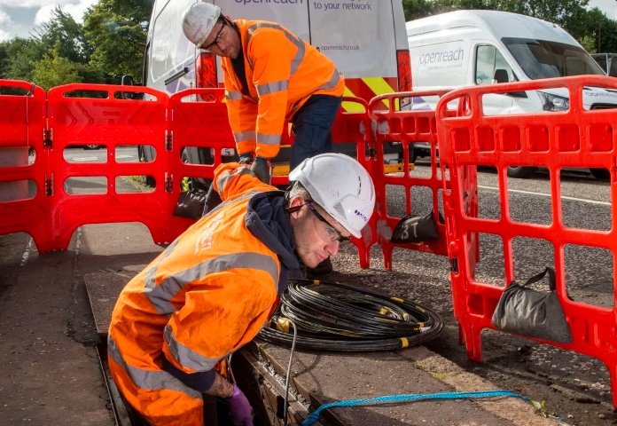 Openreach engineers working on fibre connections