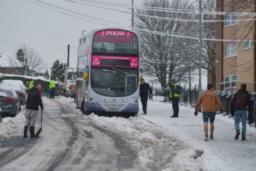 Young People Praised for Helping Free Bus Stuck in Snow in Leeds