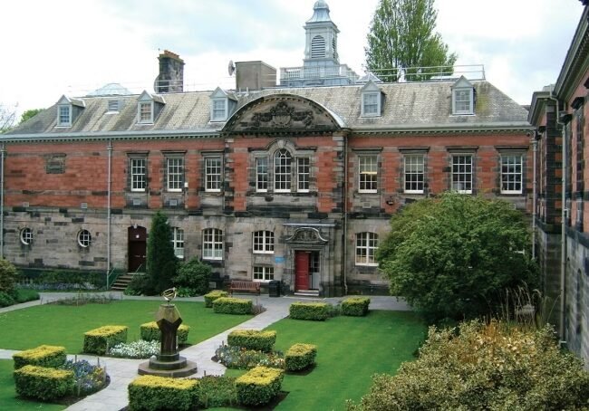 Dundee University Secures £40m Bailout Amid Deepening Financial Crisis
