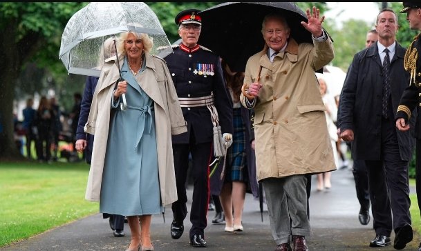 King Charles and Queen Camilla Brave Scotland’s Rain to Honour Kirkcaldy’s War Memorial