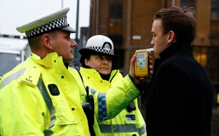 Police Scotland drink driving road checkpoint