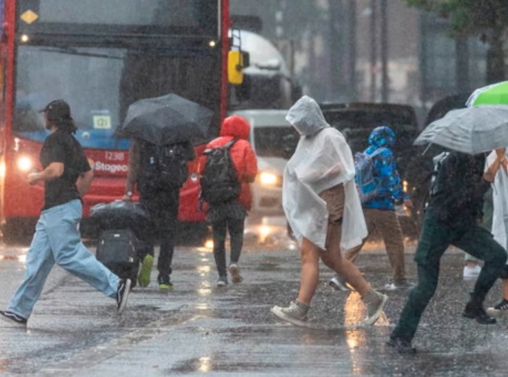 scotland heavy rain and thunderstorm flooding