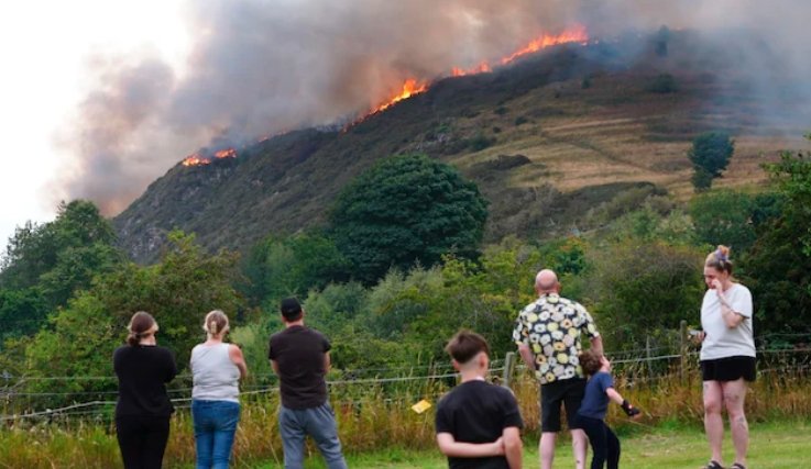wildfire on Arthur’s Seat Edinburgh Scotland August 2025
