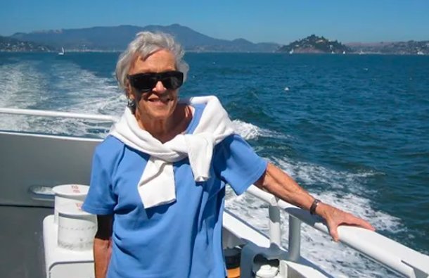 elderly woman traveling