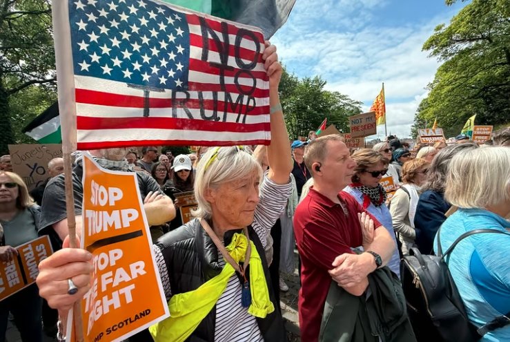Thousands Rally in Edinburgh for Better Scotland