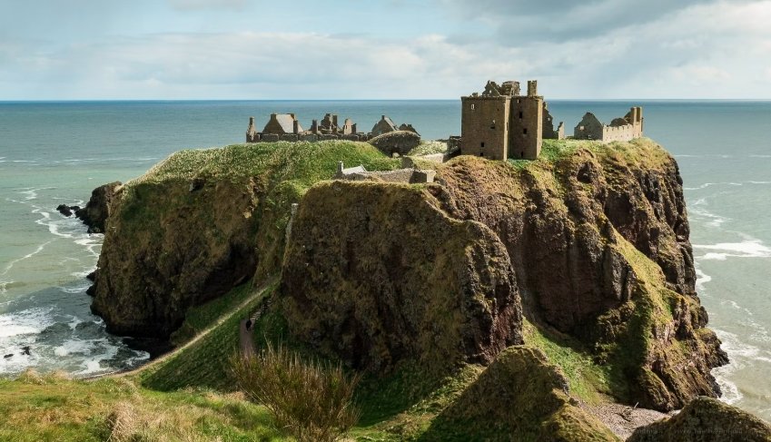 ancient scottish castle ruins