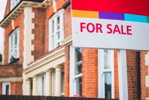 UK House Prices Surge in 2025 with Regional Gaps