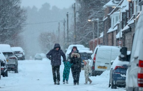 Scotland School Closures Persist as Storm Goretti Recovery Advances