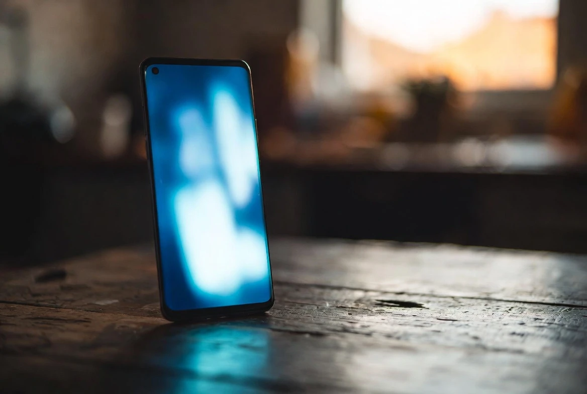 AI voice cloning scam fakes kidnapping call stealing thousands from California mother.