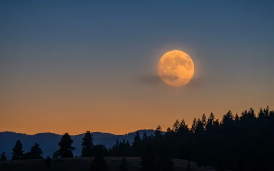 Blue Moon 2026 best seen rising orange at dusk on Saturday.