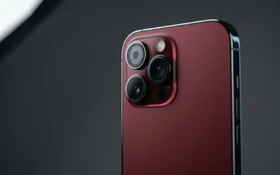 iPhone 18 Pro variable aperture camera and 2nm A20 chip upgrades explained.