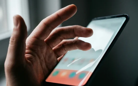 Samsung HomeUp multi-finger gesture update One UI 9 rollout